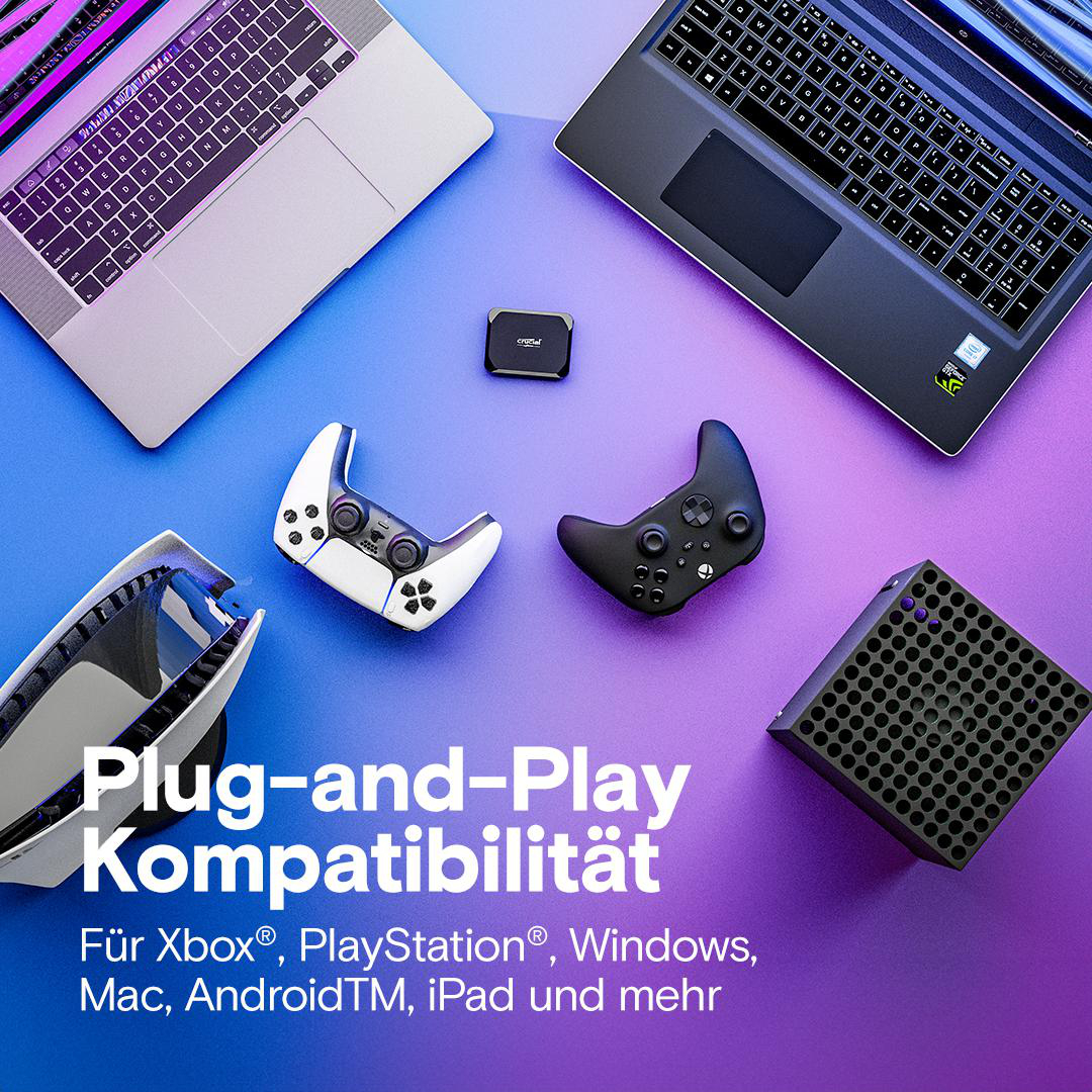 Produktplatzierung mit Laptops, Controllern und Zubehör auf einer lila-blauen Oberfläche.