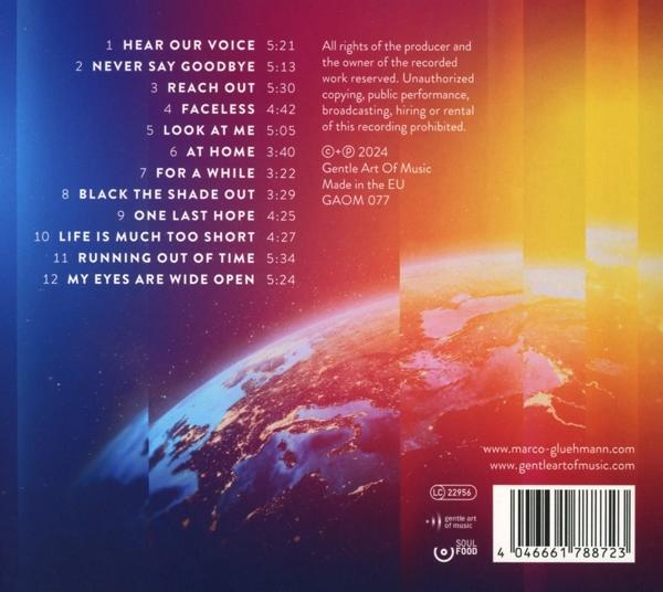 Rückseite einer CD mit Songtiteln, Copyright-Informationen und einer Weltkarte.
