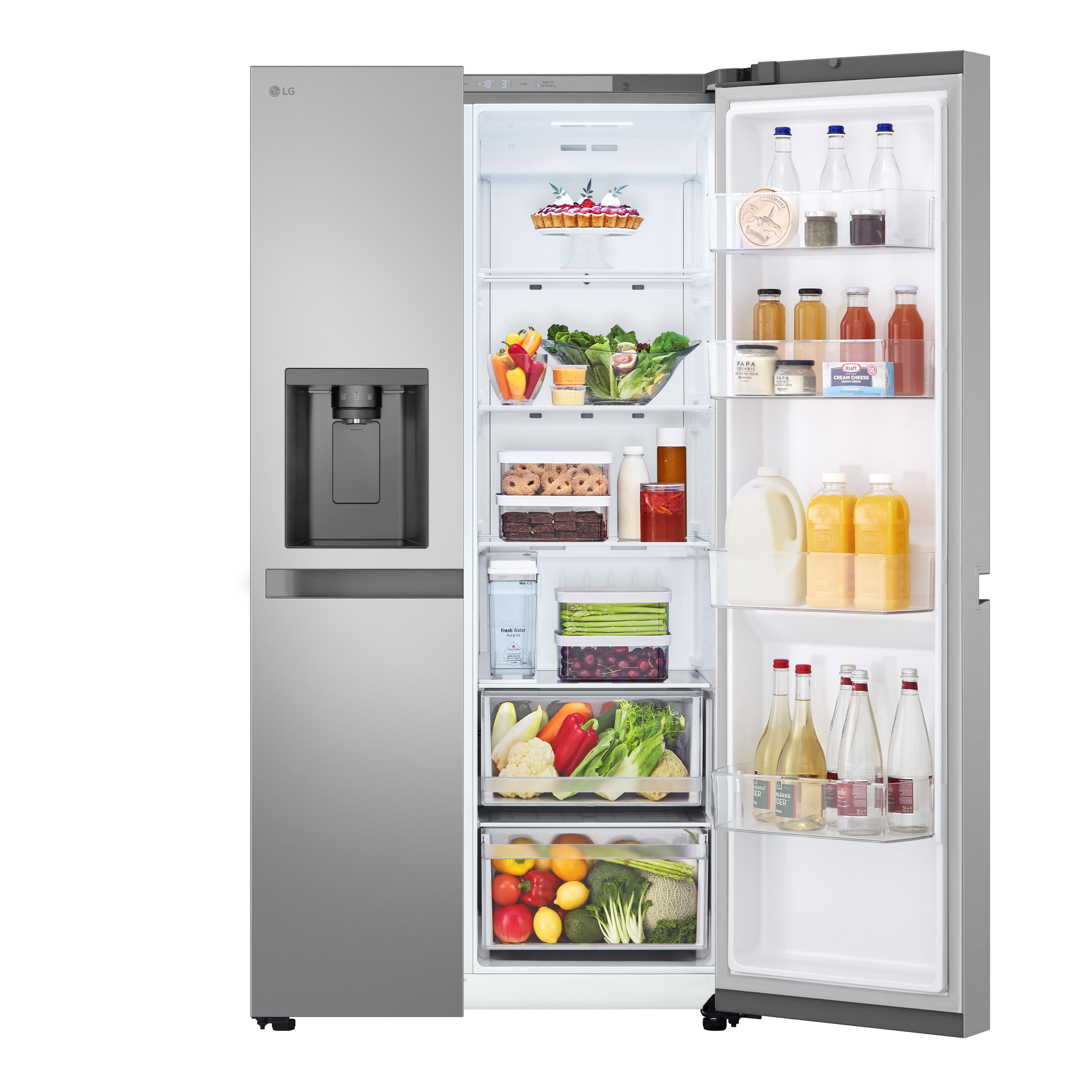 Silberner LG Kühlschrank mit geöffneten Türen, Regale gefüllt mit Essen und Getränken.