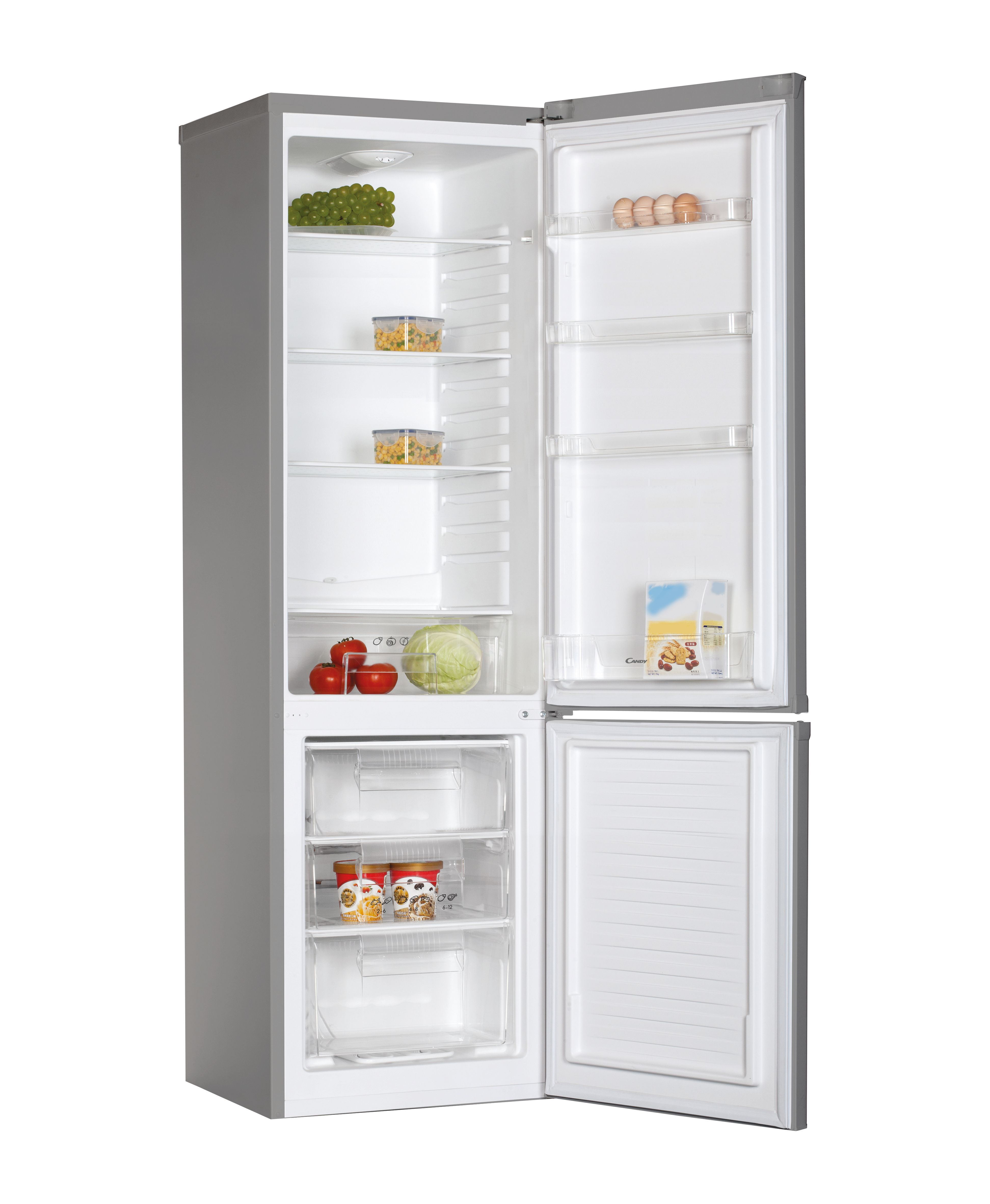 Una nevera con la puerta abierta, que muestra estantes, cajones y alimentos en su interior.