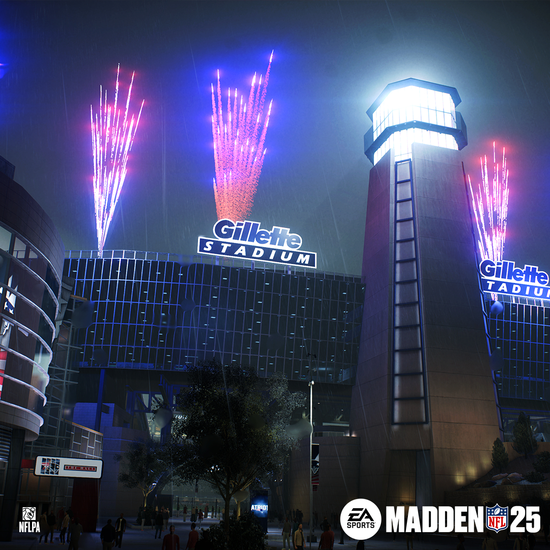 Feuerwerk über dem Gillette Stadium. EA Sports Madden 25 Logo sichtbar. Bewölkte, regnerische Atmosphäre.