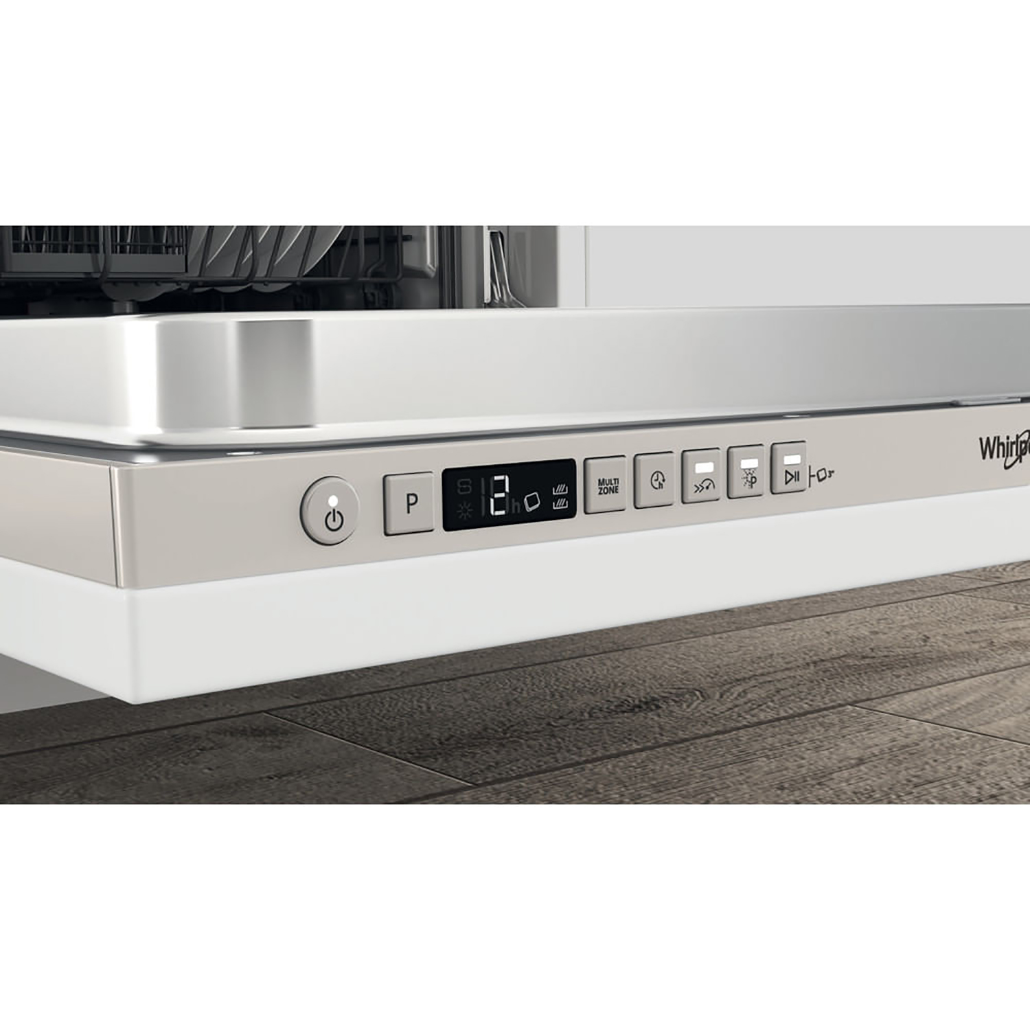 Una lunga soundbar nera con griglia argentata e sfondo bianco.