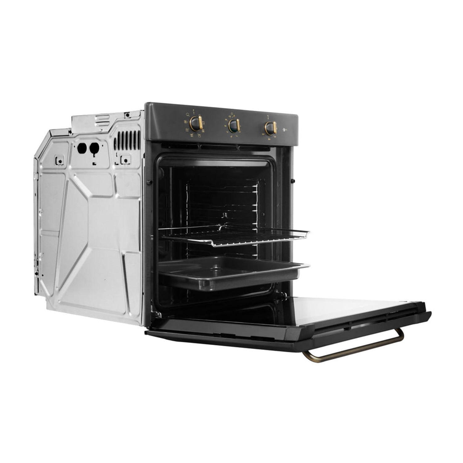 Un forno con la porta aperta, che mostra l'interno con ripiani e una teglia.