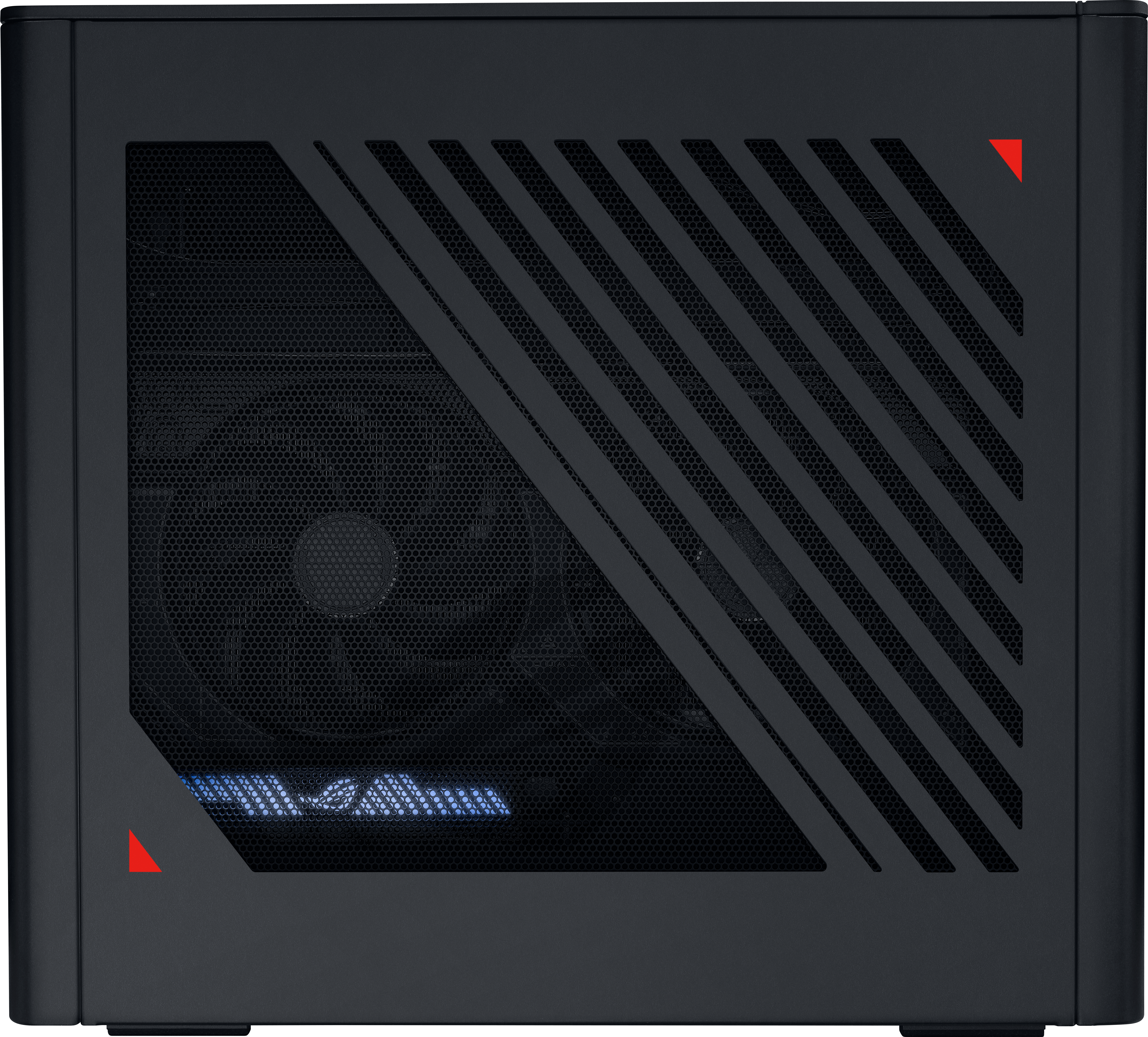 Schwarzes Computergehäuse mit abgewinkelten Lüftungsschlitzen, Mesh und roten Akzenten. Ein leuchtendes Logo ist hinter dem Mesh sichtbar.