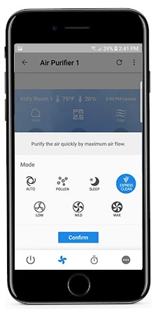 Ekran smartfona pokazujący interfejs aplikacji oczyszczacza powietrza z różnymi opcjami sterowania.