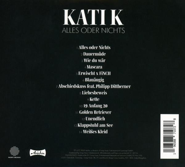 Rückseite eines CD-Covers mit Songtiteln und Credits. Schwarz-Weiß-Farbschema.