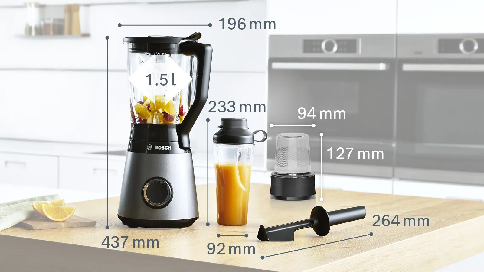 Blender z owocami w środku, o pojemności 1,5 l, z wymiarami i komponentami.