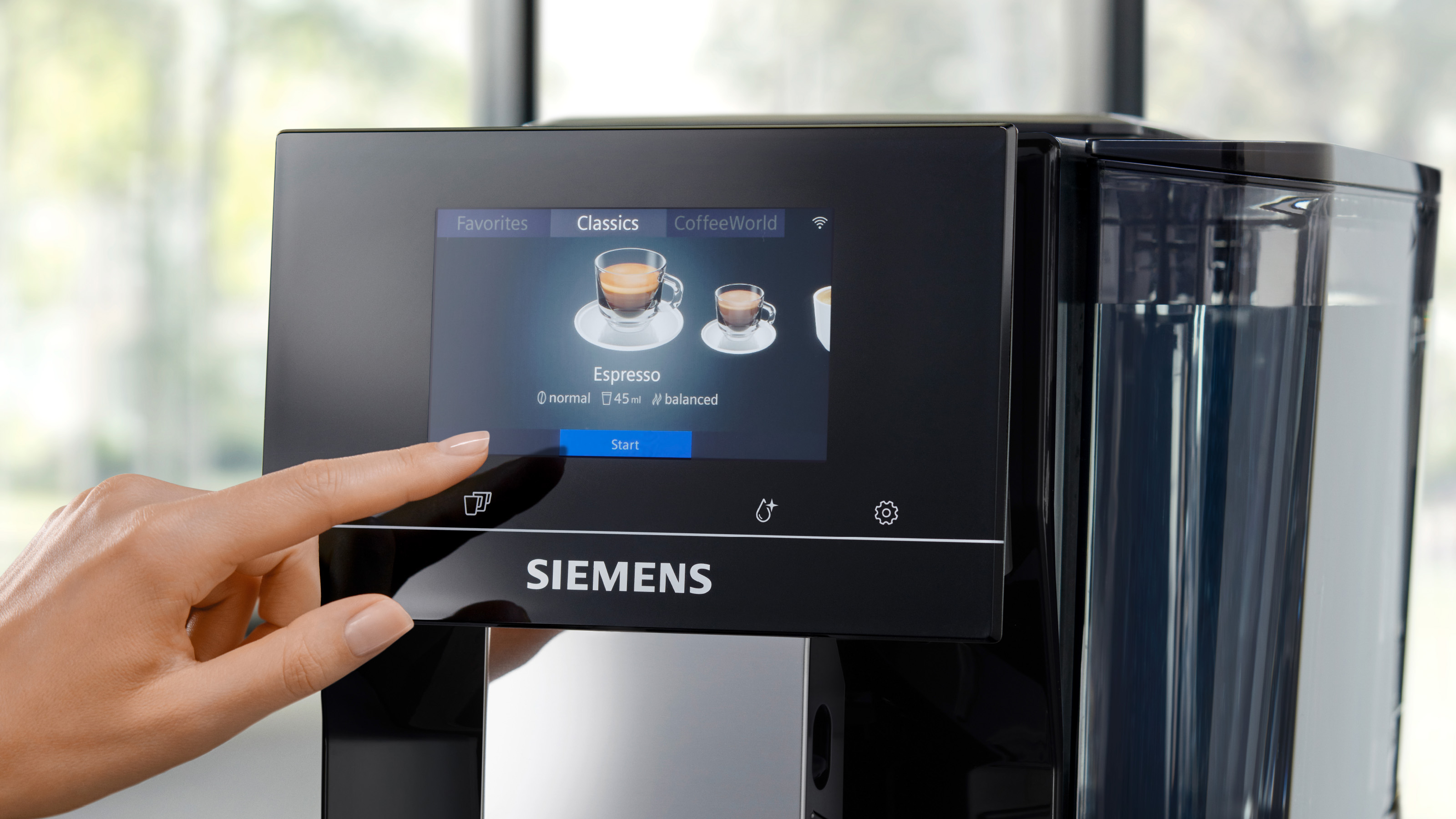 Kaffeemaschinenbildschirm zeigt eine Espresso-Option, die ausgewählt wird.