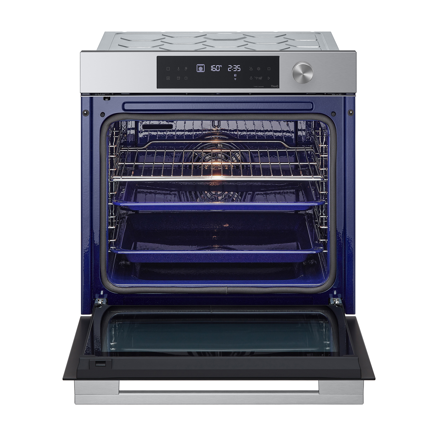 Un forno aperto con interno blu. Le luci sono accese e ha ripiani e un display digitale.