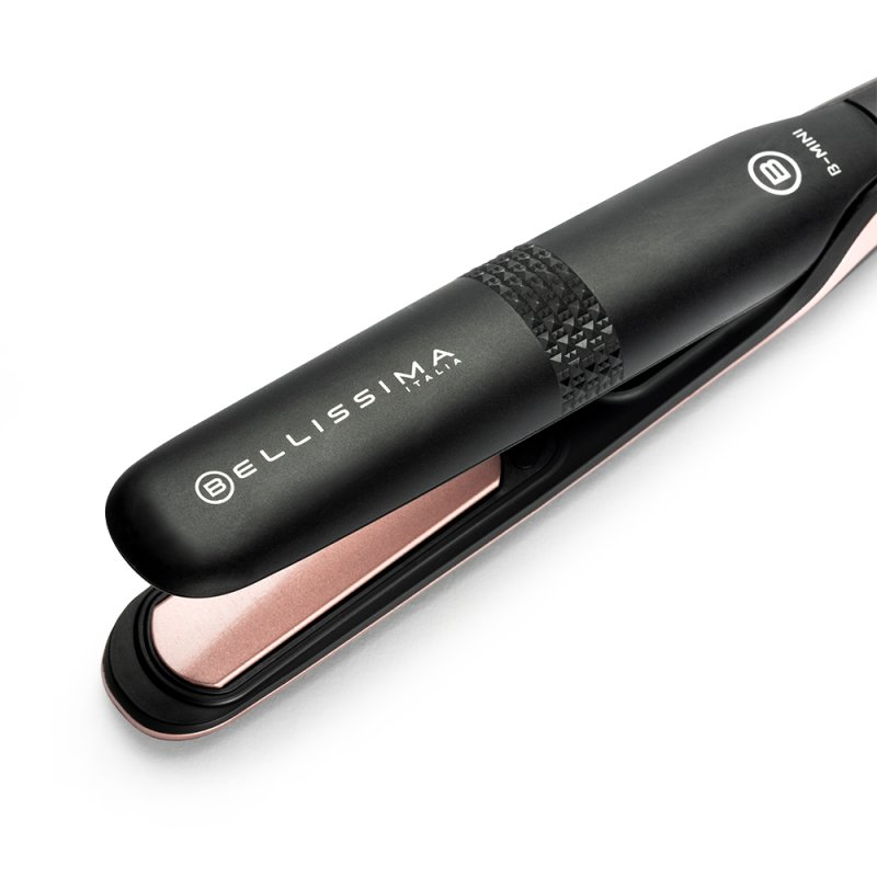 Primer plano de una plancha de pelo negra y oro rosa.