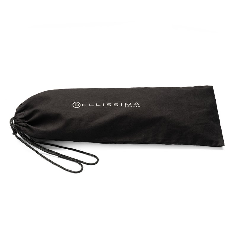 Una bolsa negra con cordón y el nombre de la marca "Bellissima" en letras blancas.