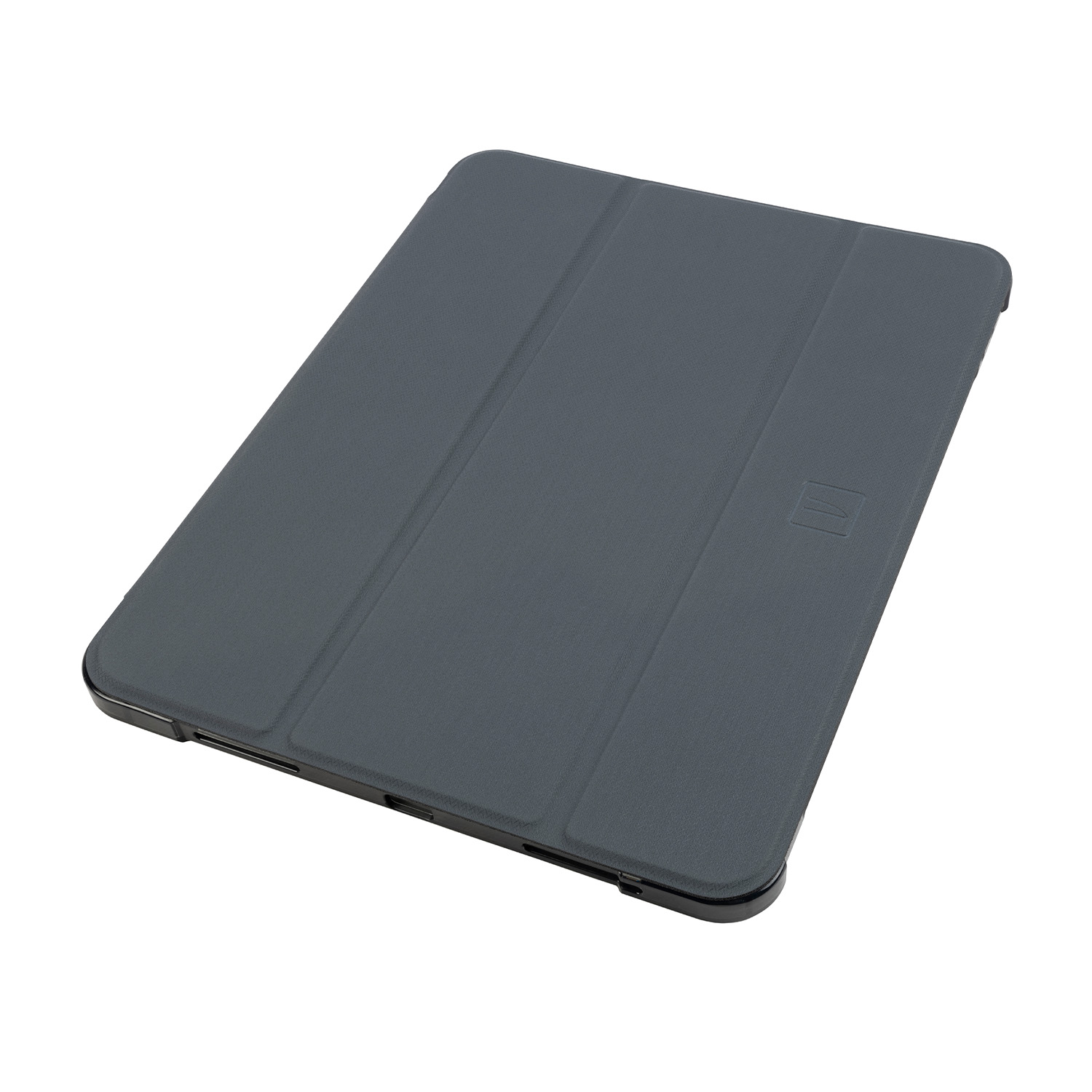 Custodia tablet chiusa. Copertura grigia, cornice nera. Vista angolata. Sfondo bianco.