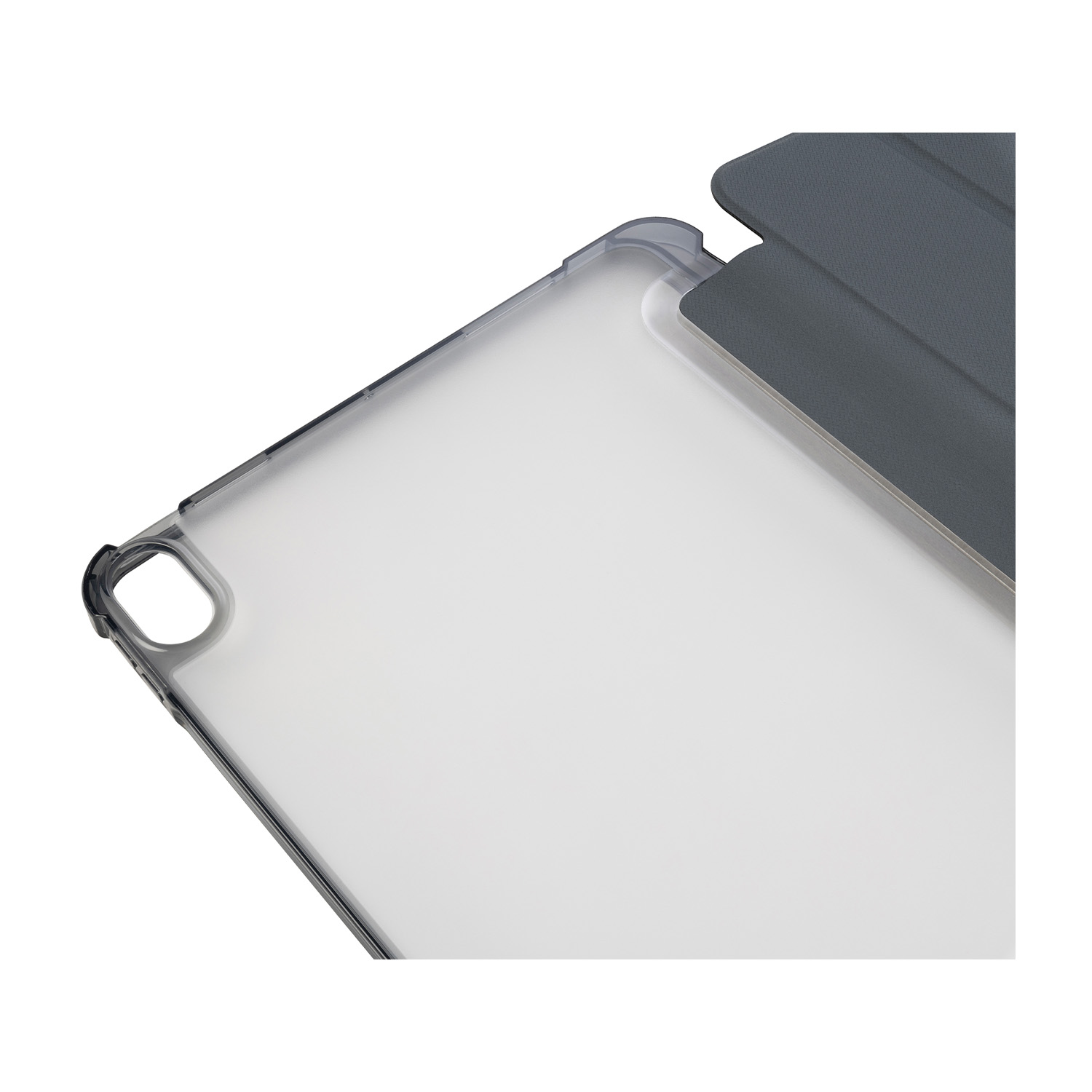 Una custodia per tablet, plastica trasparente e una copertura grigia, su sfondo bianco. Vista dall'alto, dettaglio dell'angolo.