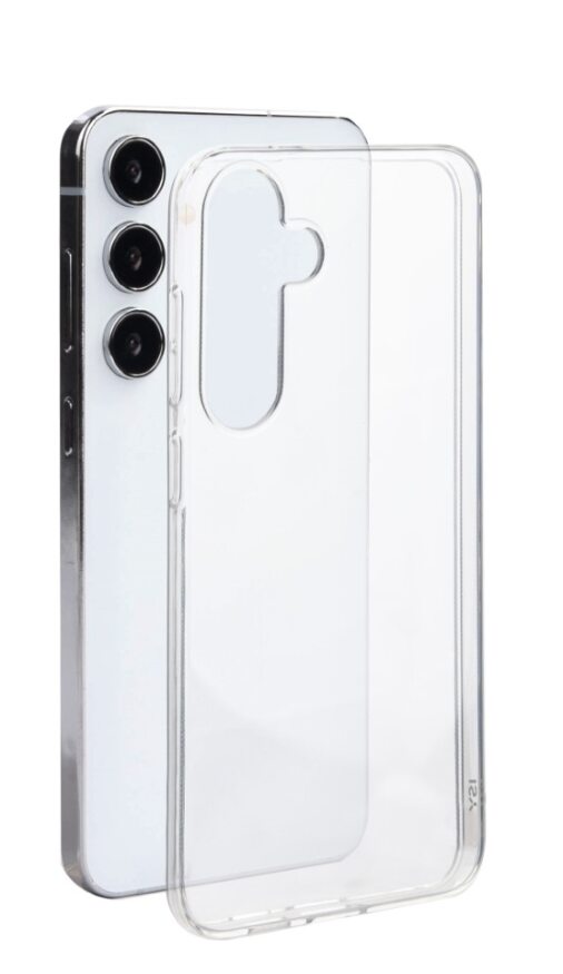 Teléfono plateado con tres cámaras y una funda transparente.