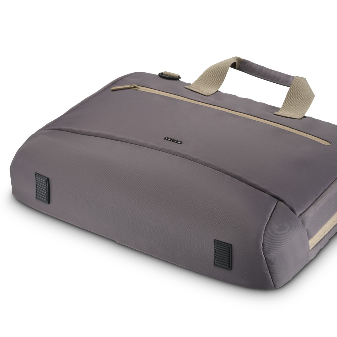 Laptoptasche in Grau, mit Griff, Reißverschluss und schwarzen Details, auf weißem Hintergrund.