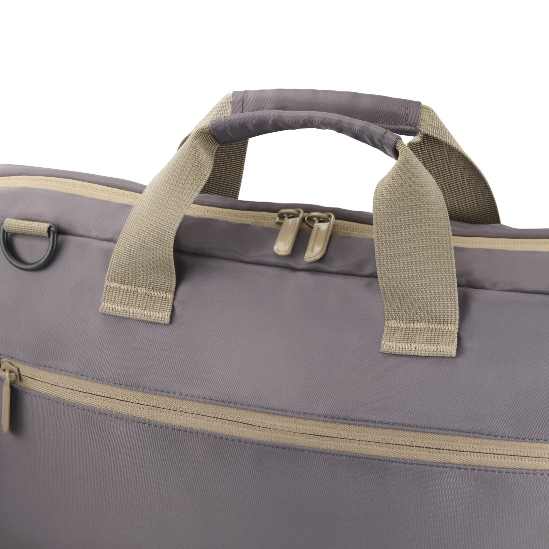 Nahaufnahme einer Messenger-Tasche mit Griffen und Reißverschlüssen.