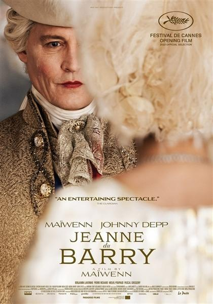 Filmposter voor 'Jeanne du Barry'. Toont Johnny Depp in historische kledij, wazige vrouw.
