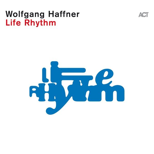 Albumcover: Wolfgang Haffner, Life Rhythm. Blauer Text und blaues abstraktes Rhythmus-Design auf weißem Grund.