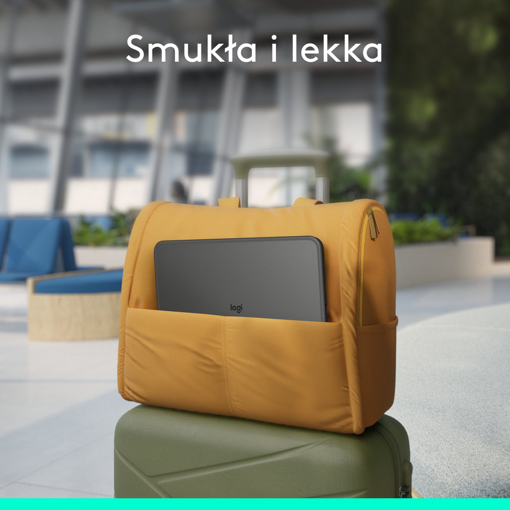 Żółty plecak z tabletem przed rozmytym budynkiem.