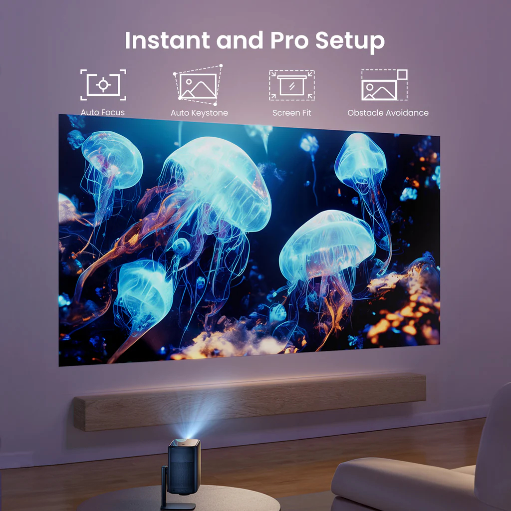 Projektor wyświetlający obraz meduz na ścianie. Tekst o konfiguracji i mały projektor.
