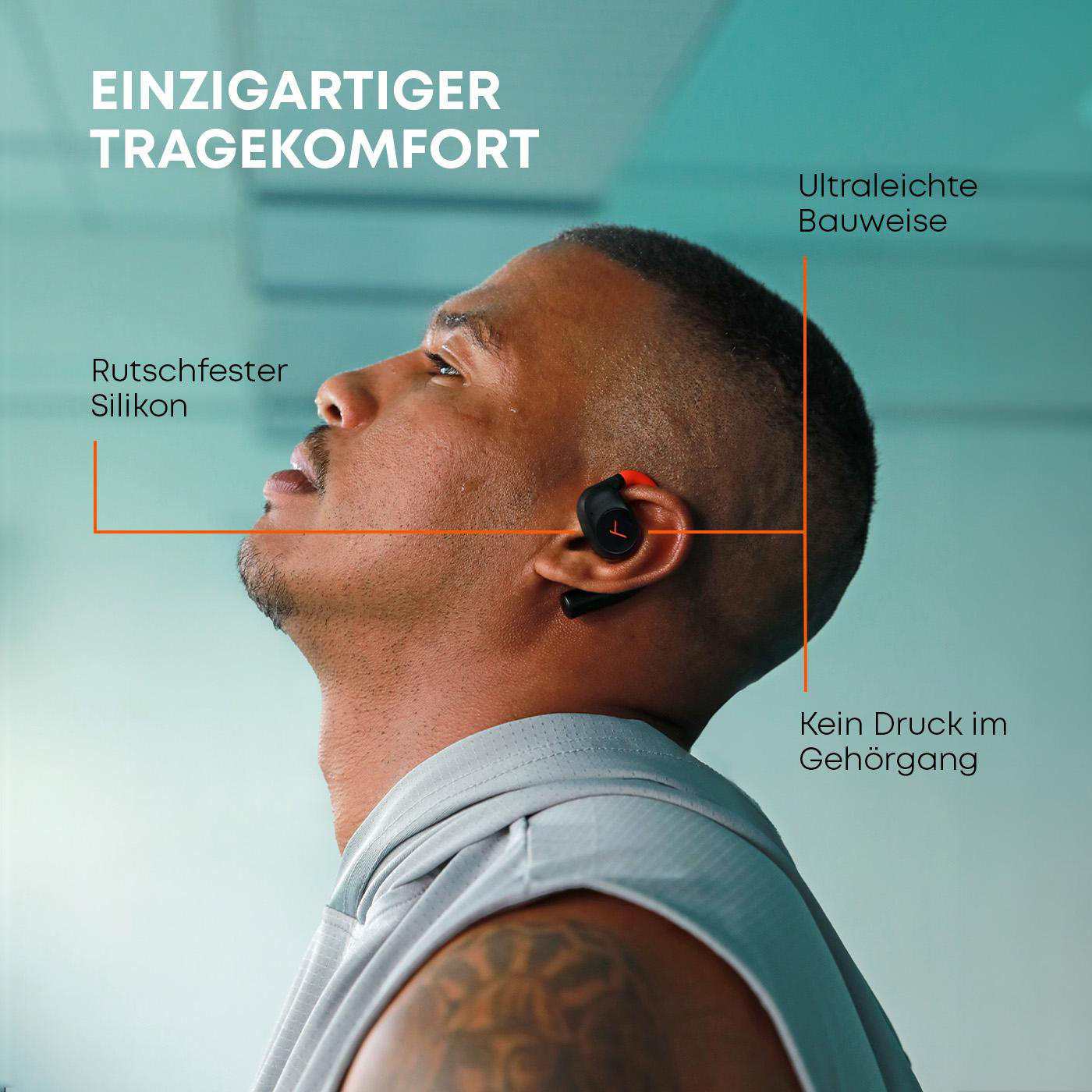 Ein Mann mit schwarzen Ohrhörern mit orangefarbenen Akzenten. Der Text hebt Komfort, leichtes Design und keinen Druck im Gehörgang hervor.