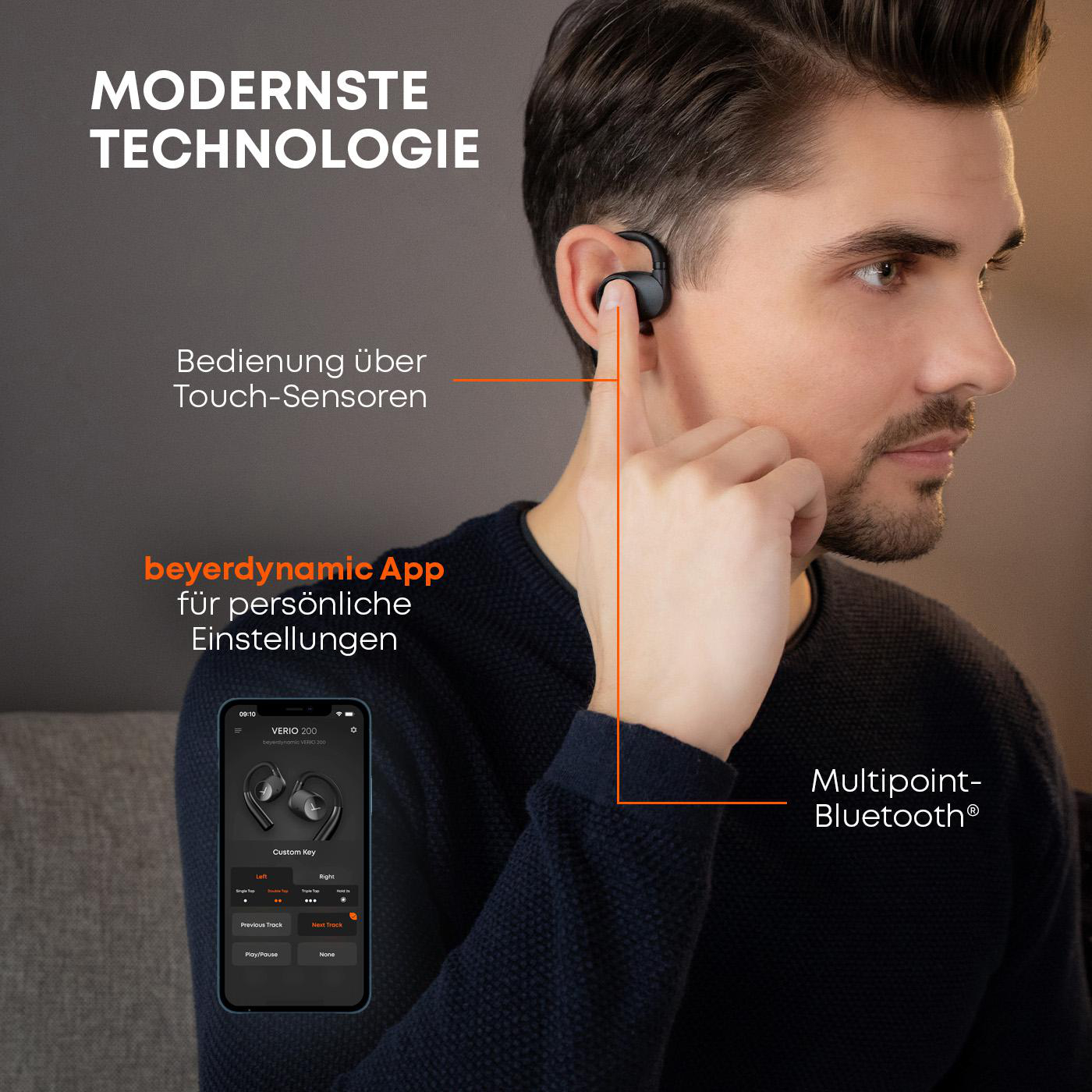 Ein Mann mit schwarzen Ohrhörern. Ein Telefon zeigt eine App. Text erwähnt Touch-Sensoren, Bluetooth und moderne Technologie.