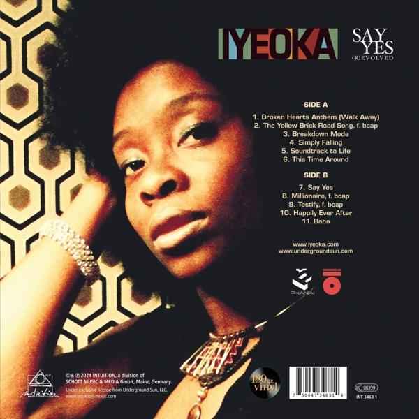 Albumcover mit dem Gesicht einer Frau. Der Text lautet IYEOKA SAY YES (revolved), mit Titellisten.