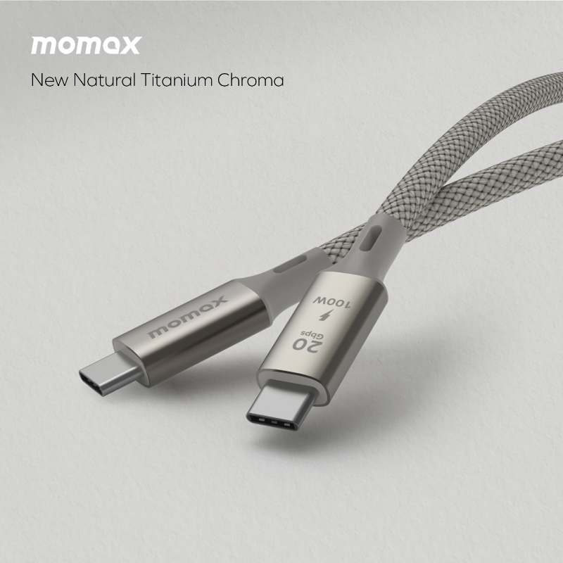 Metal konektörlü iki USB-C kablosu. 'momax' marka adı görünür.