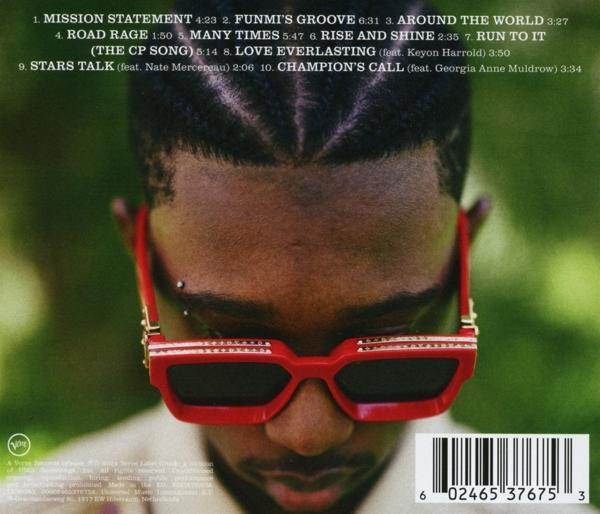 Ein Mann mit roter Sonnenbrille und Zöpfen, der nach unten schaut, mit Album-Trackliste auf der Rückseite.