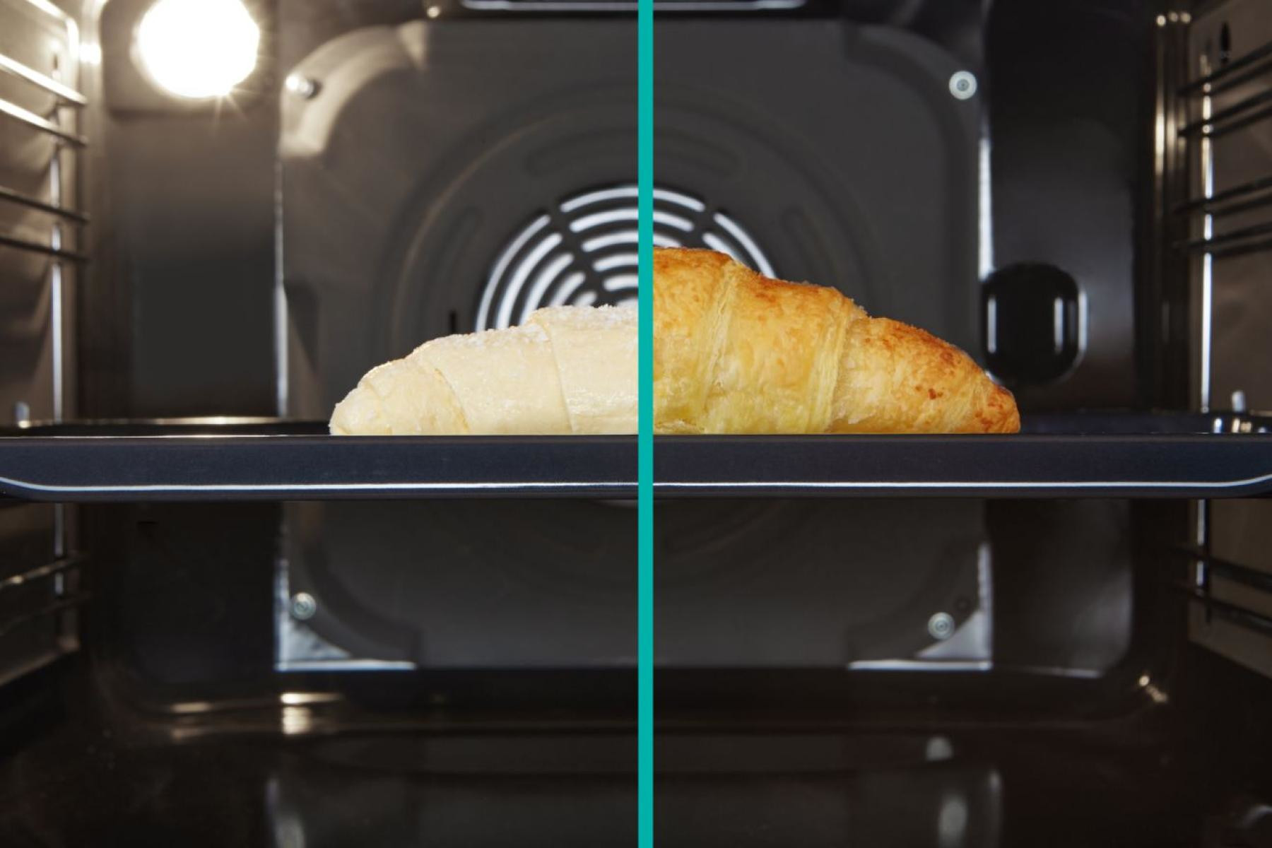 Wewnątrz piekarnika. Rogalik, który jest w połowie upieczony i w połowie surowy.