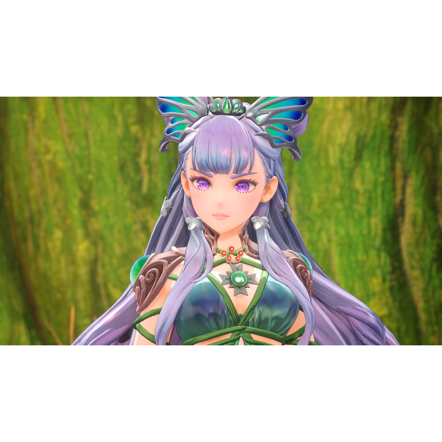 Een vrouwelijk anime-personage met paars haar en een groenblauwe outfit, in een bosrijke omgeving.