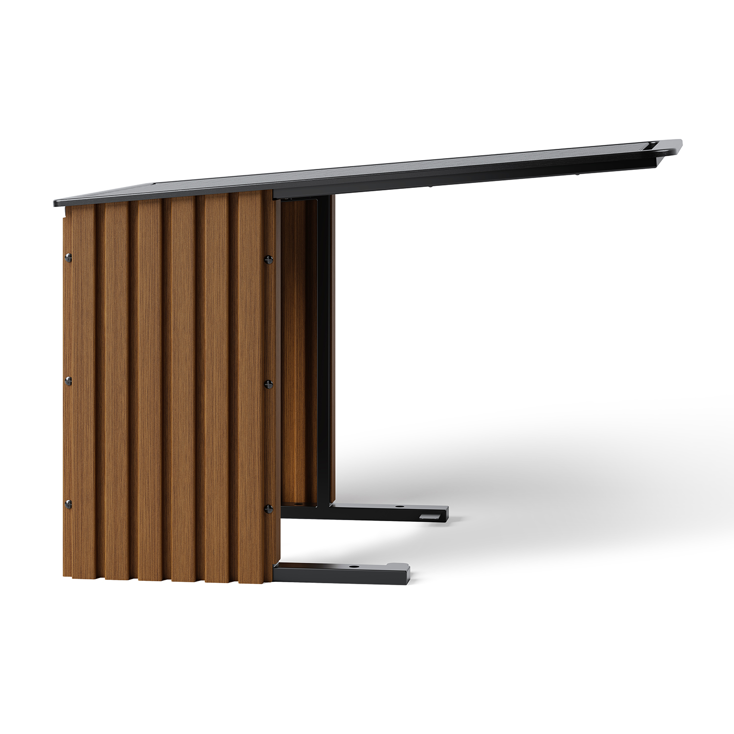 Una struttura in legno marrone con tetto nero. Ha un design moderno.