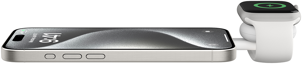 Ezüst telefon és Apple Watch. A telefon 9:41-et mutat. Az óra tölt, zöld töltési szimbólummal.
