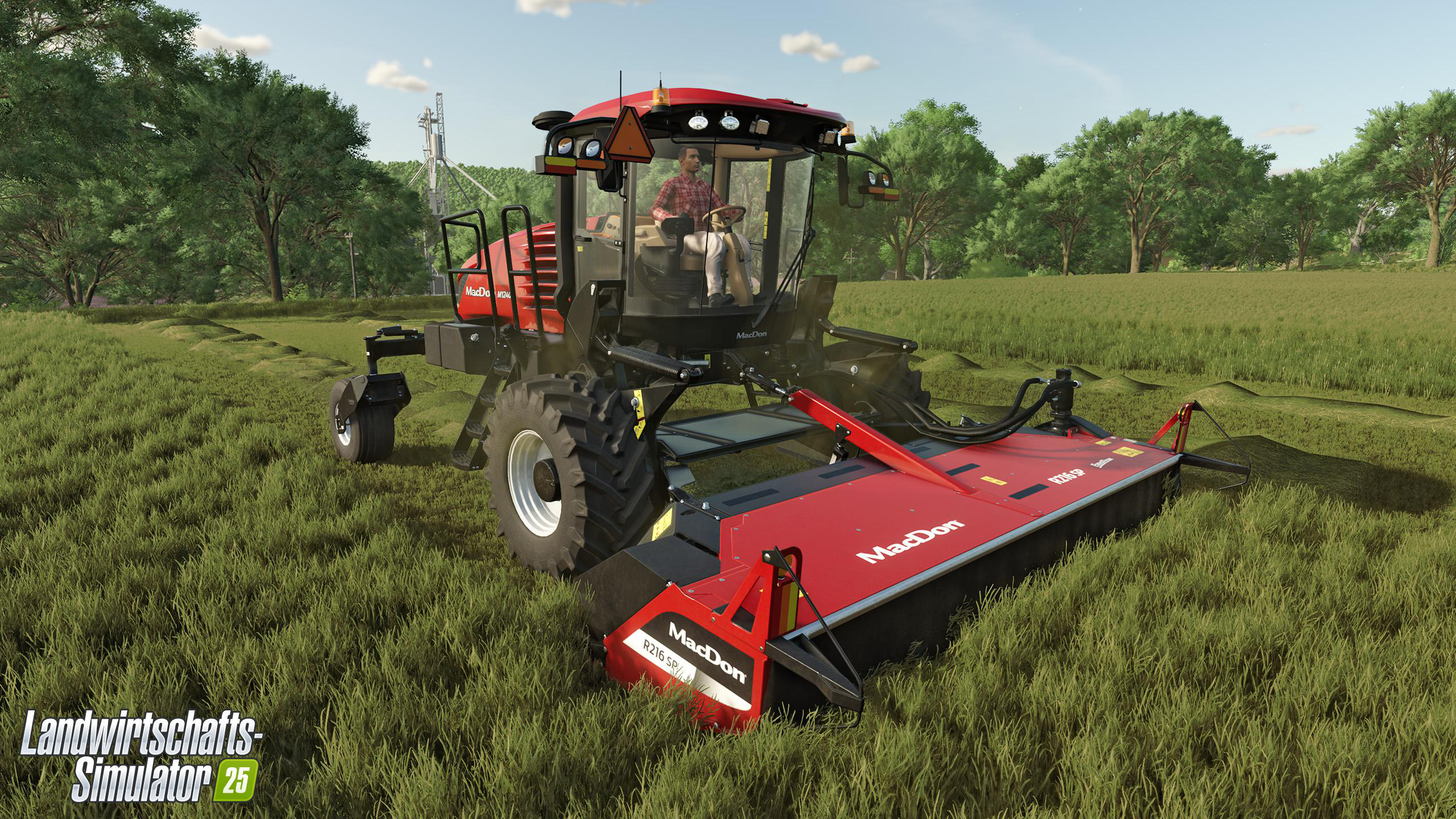 Ein roter Traktor mit Mäher steht auf einem Feld. Eine Person sitzt in der Kabine.