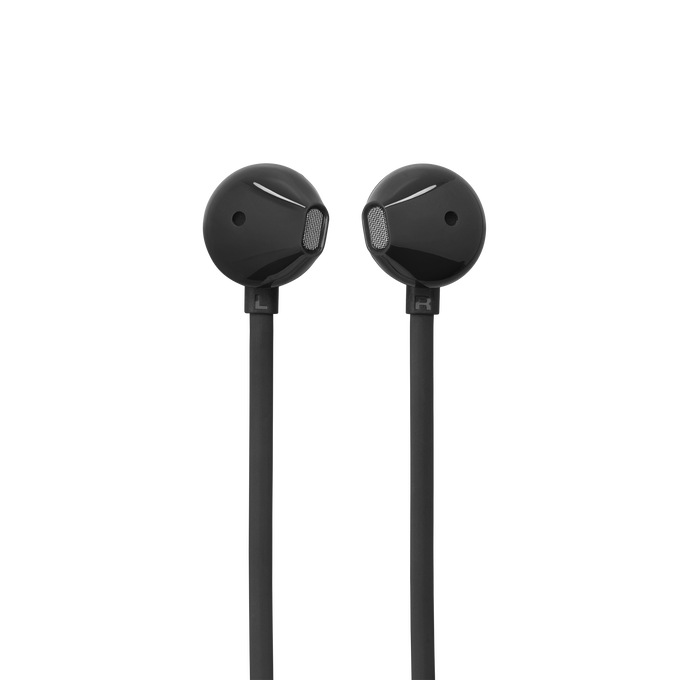 Dos auriculares negros con cables negros sobre un fondo negro.