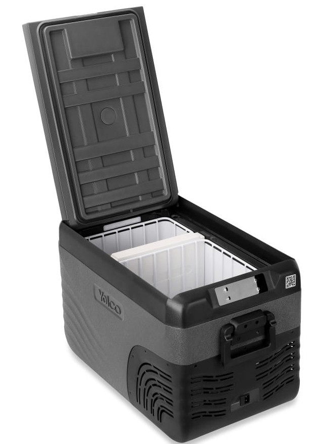 Przenośna lodówka/chłodziarka, czarno-szara, otwarta pokrywa, białe wnętrze.