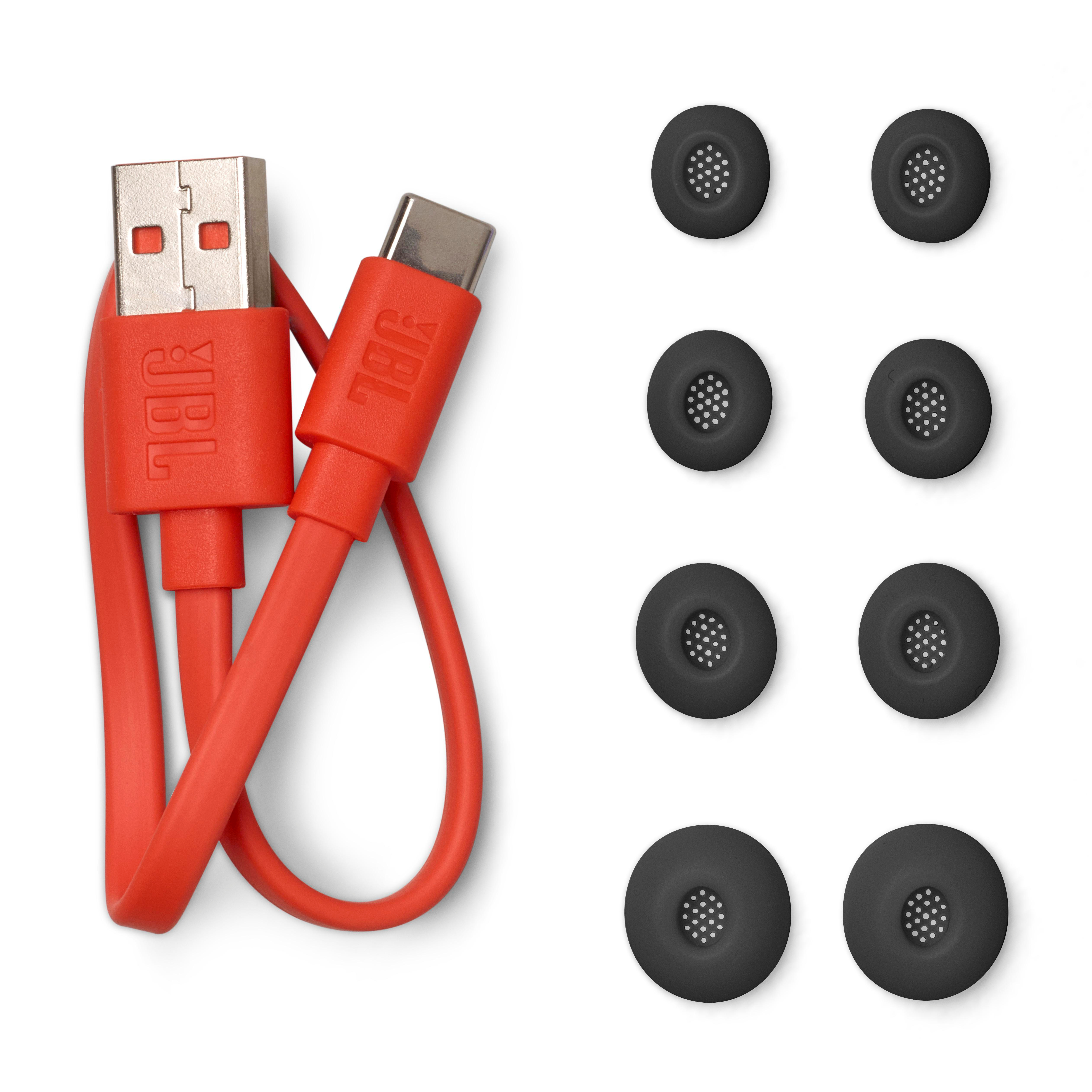 Rotes USB- und USB-C-Kabel mit schwarzen Ohrstöpseln, Marke JBL.