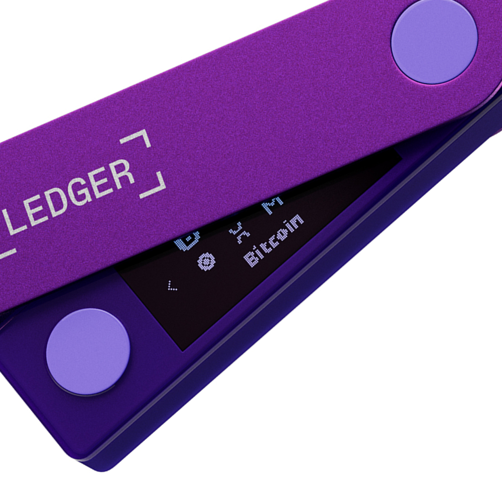 Bitcoin gösteren bir ekranı olan mor bir Ledger cüzdanı.