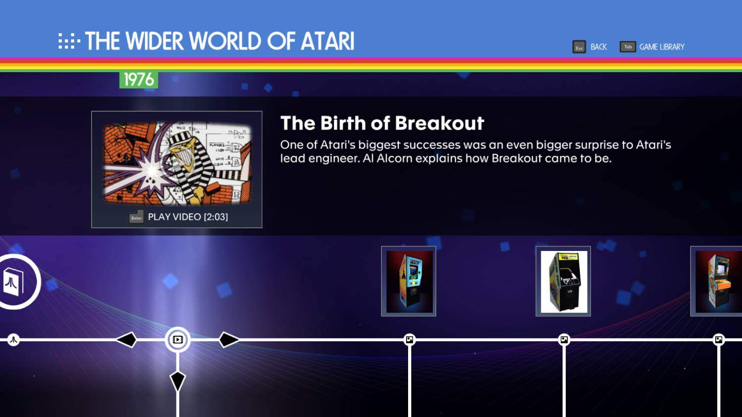 Una pantalla muestra la historia de Atari. Texto: El nacimiento de Breakout. Se muestran un vídeo e imágenes.