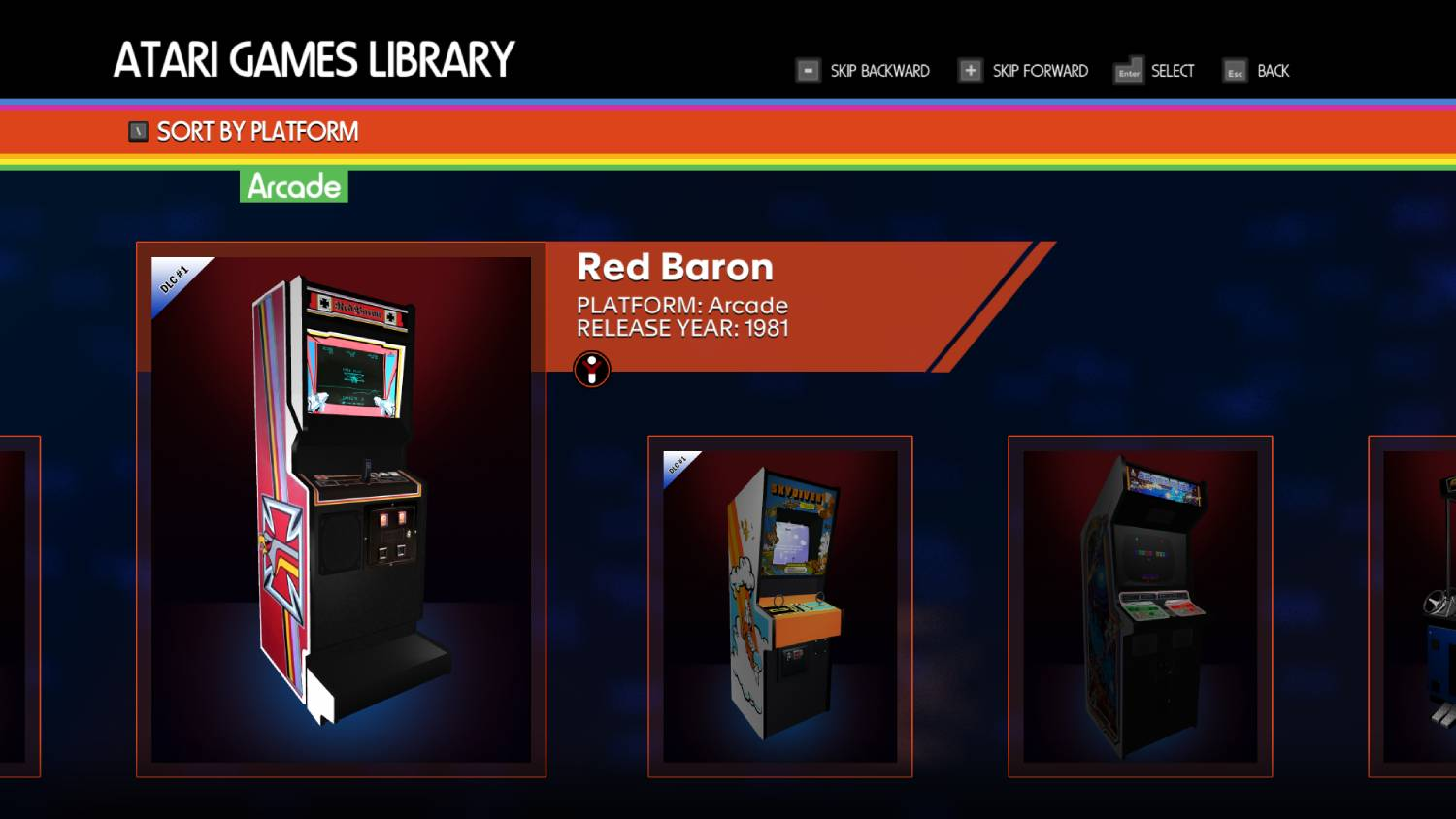 Interfaz de la biblioteca de juegos de Atari. Juegos de arcade destacados, con el juego Red Baron seleccionado.