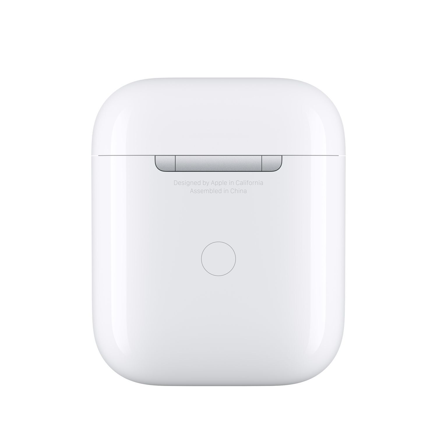 Un étui de chargement blanc pour AirPods. Il a un design lisse et arrondi avec un petit bouton et du texte en haut.
