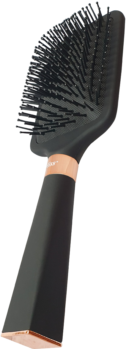 Une brosse à cheveux noire avec un accent or rose sur le manche. Fond blanc.
