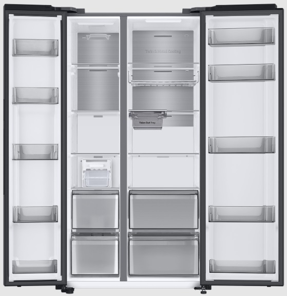 Duża otwarta lodówka z wieloma półkami i szufladami. Wnętrze jest czyste i białe.
