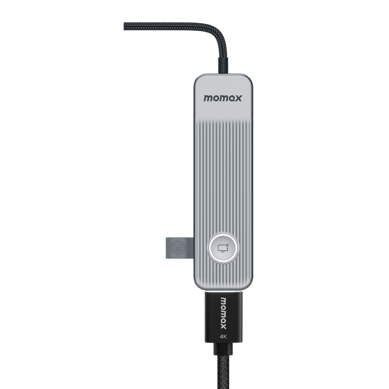Siyah kablo ve USB-C portlu gümüş Momax adaptör. Momax logosu görünür.