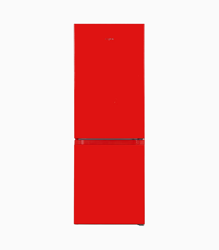 Roter Kühlschrank, zweitüriges Design, auf weißem Hintergrund.
