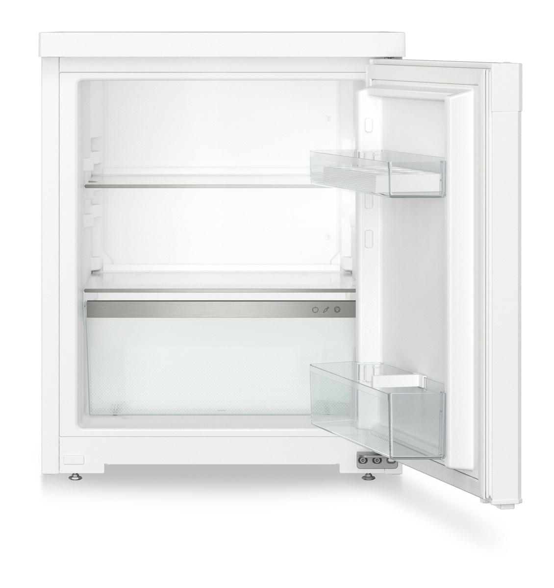 Weißer Kühlschrank mit offener Tür, zeigt Regale und transparente Fächer.