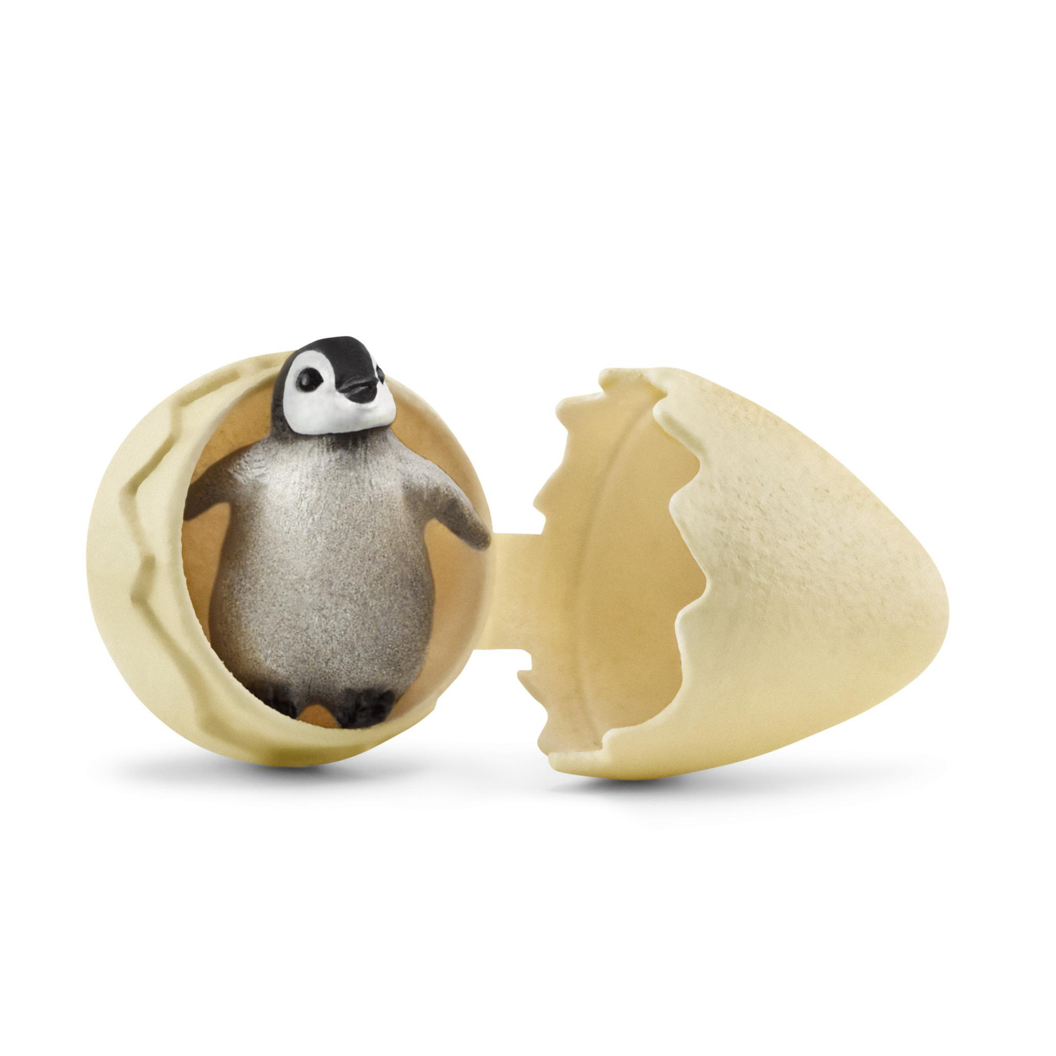 Ein Baby-Pinguin befindet sich in einem teilweise geöffneten Ei.