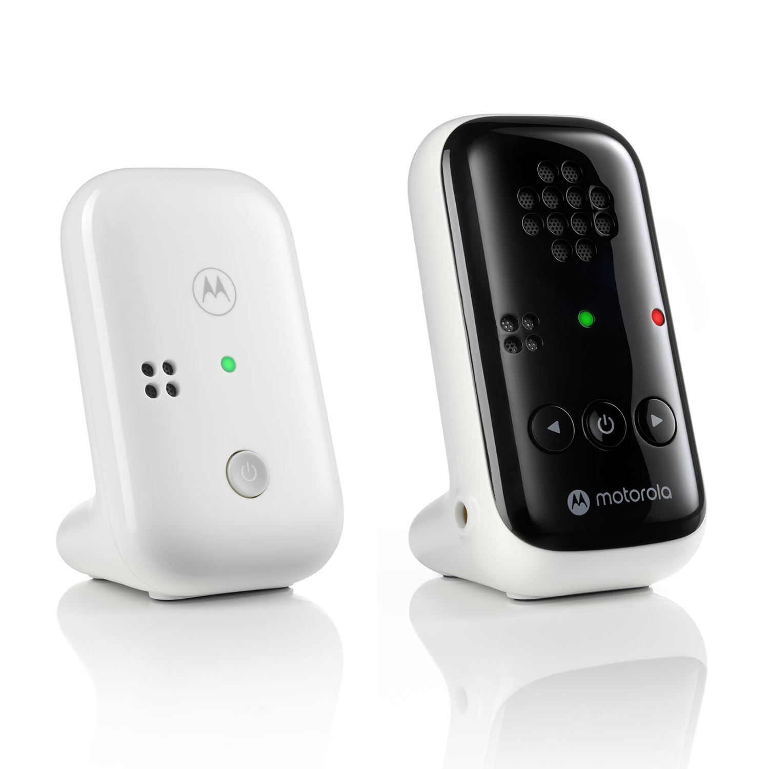 Due baby monitor bianchi e neri. Uno è l'unità genitori con controlli, l'altro è l'unità bambino.
