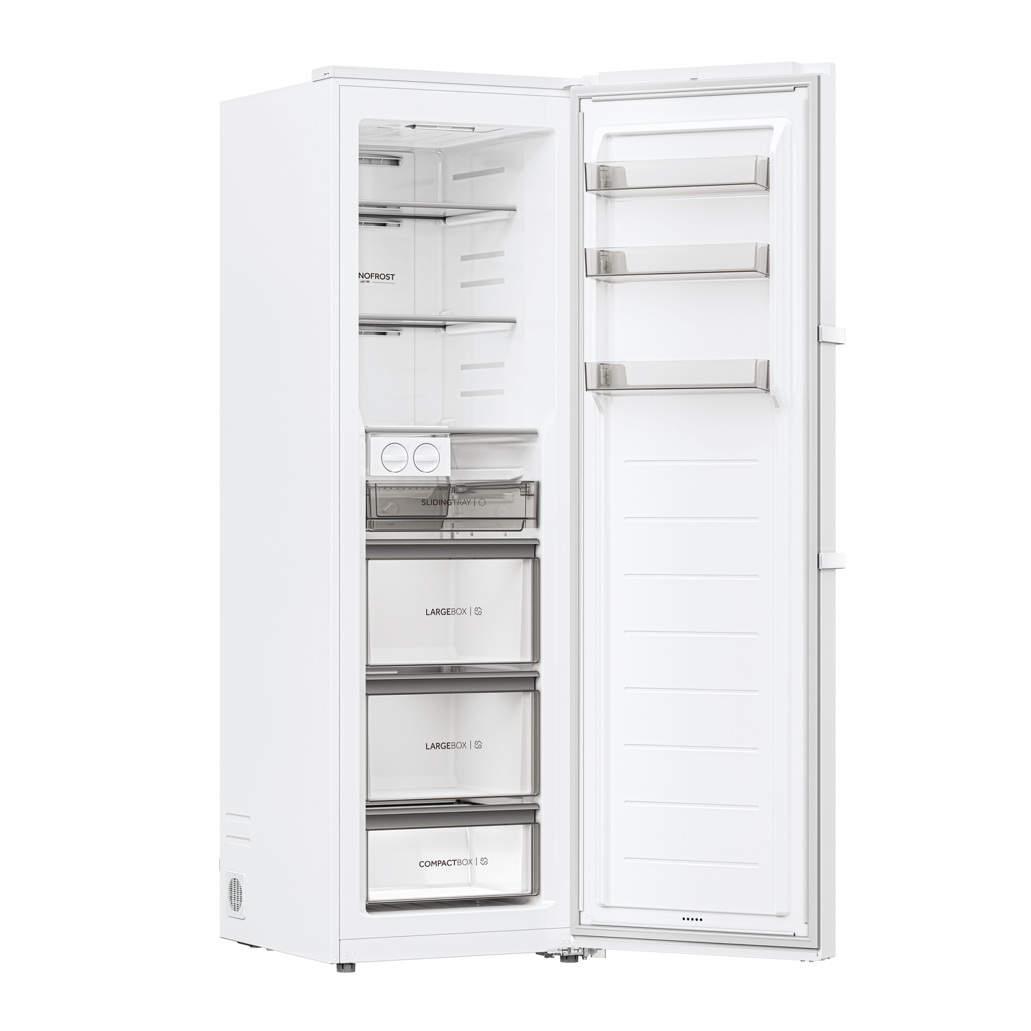 Witte koelkast met open deur, planken en laden zichtbaar. Interieur zichtbaar.
