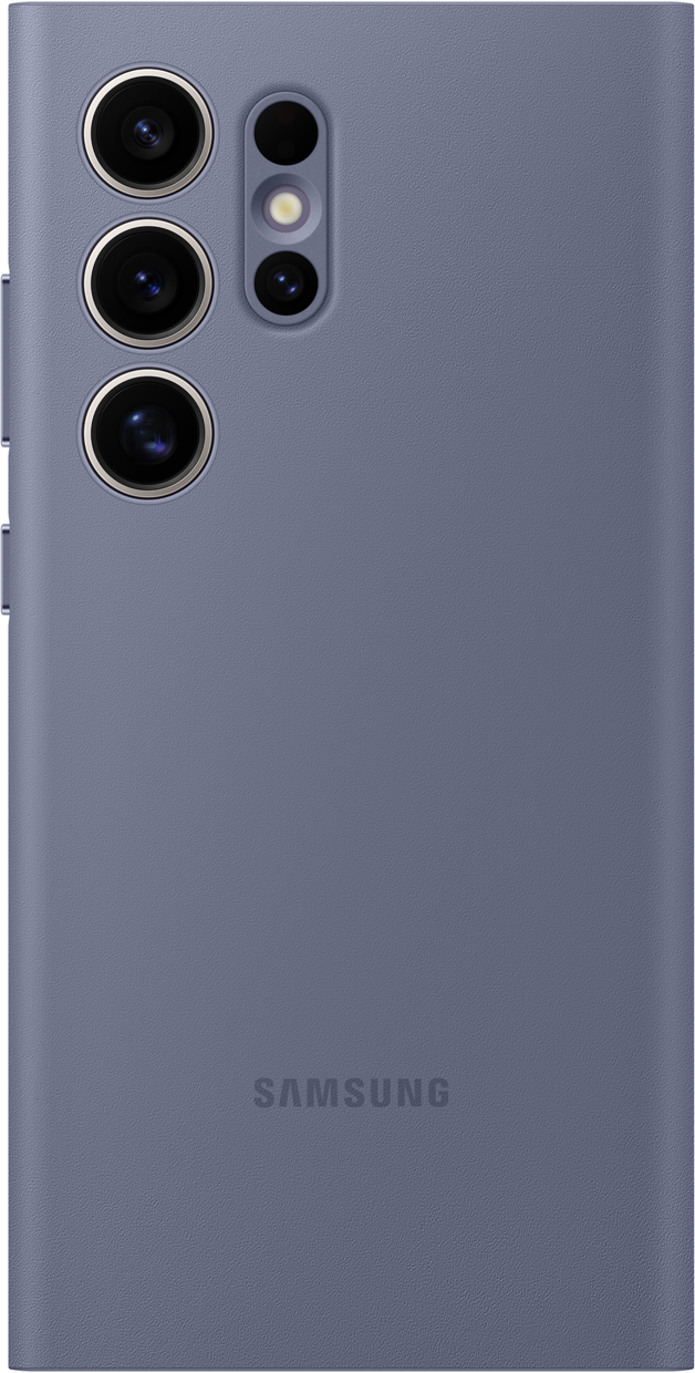 Primo piano di un telefono blu con obiettivi multipli e logo Samsung.